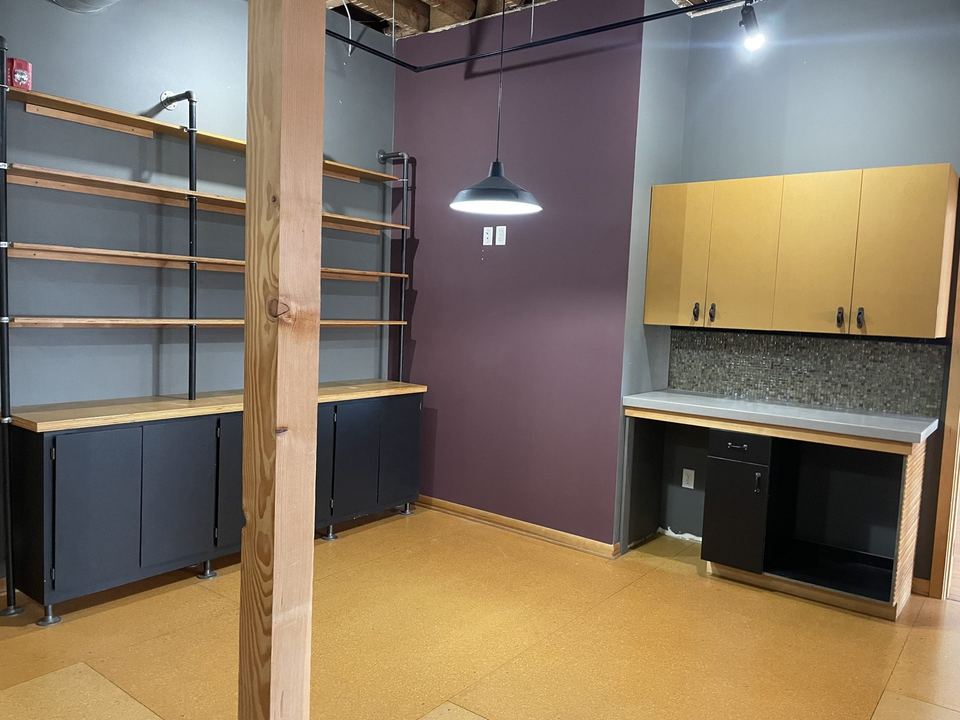 The Suite anteroom with open shelves, a counter, cabinets and a column.